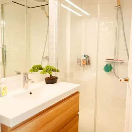 Eiffel Tower Necker * Paris